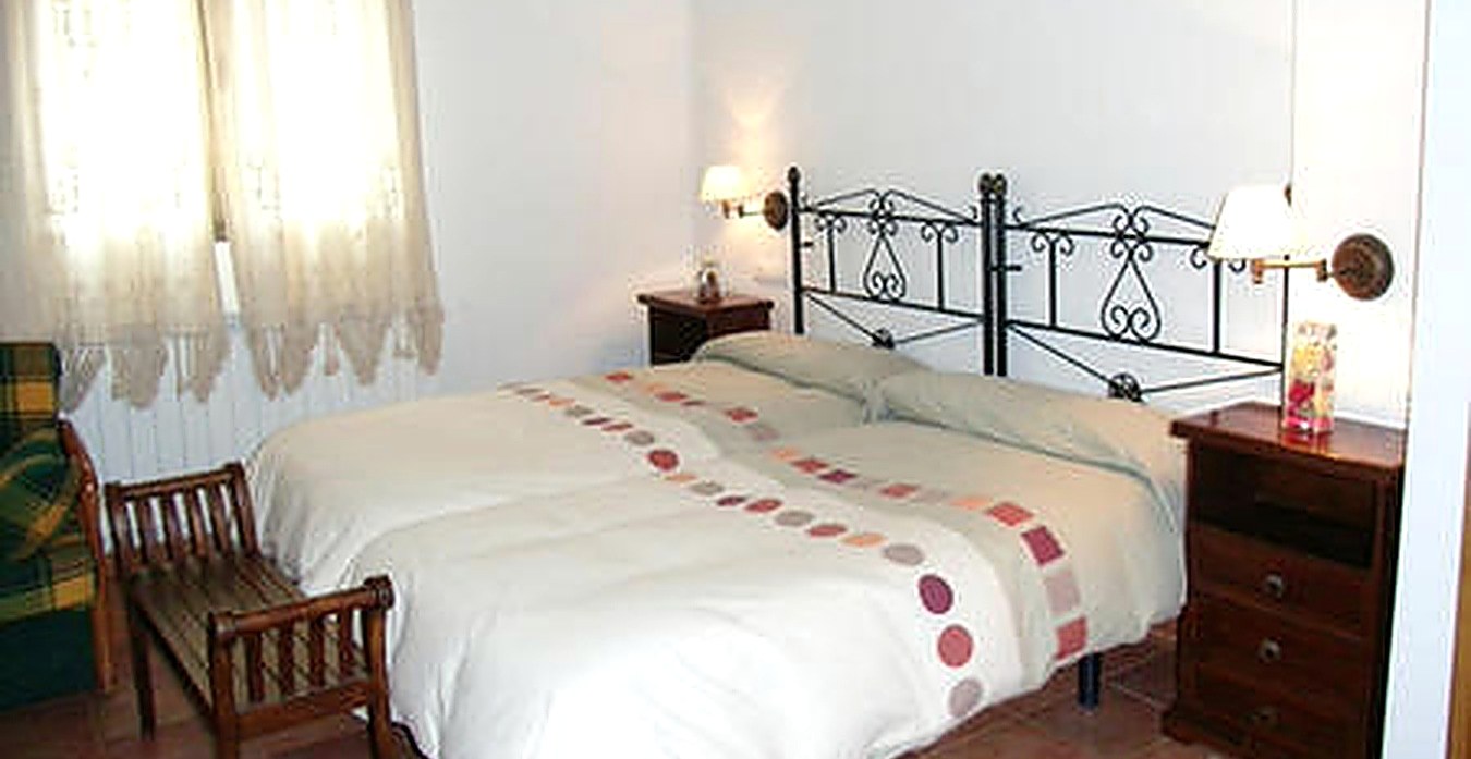 Dormitorio de uno de los apartamentos reales de La Ventana de Tejera Negra